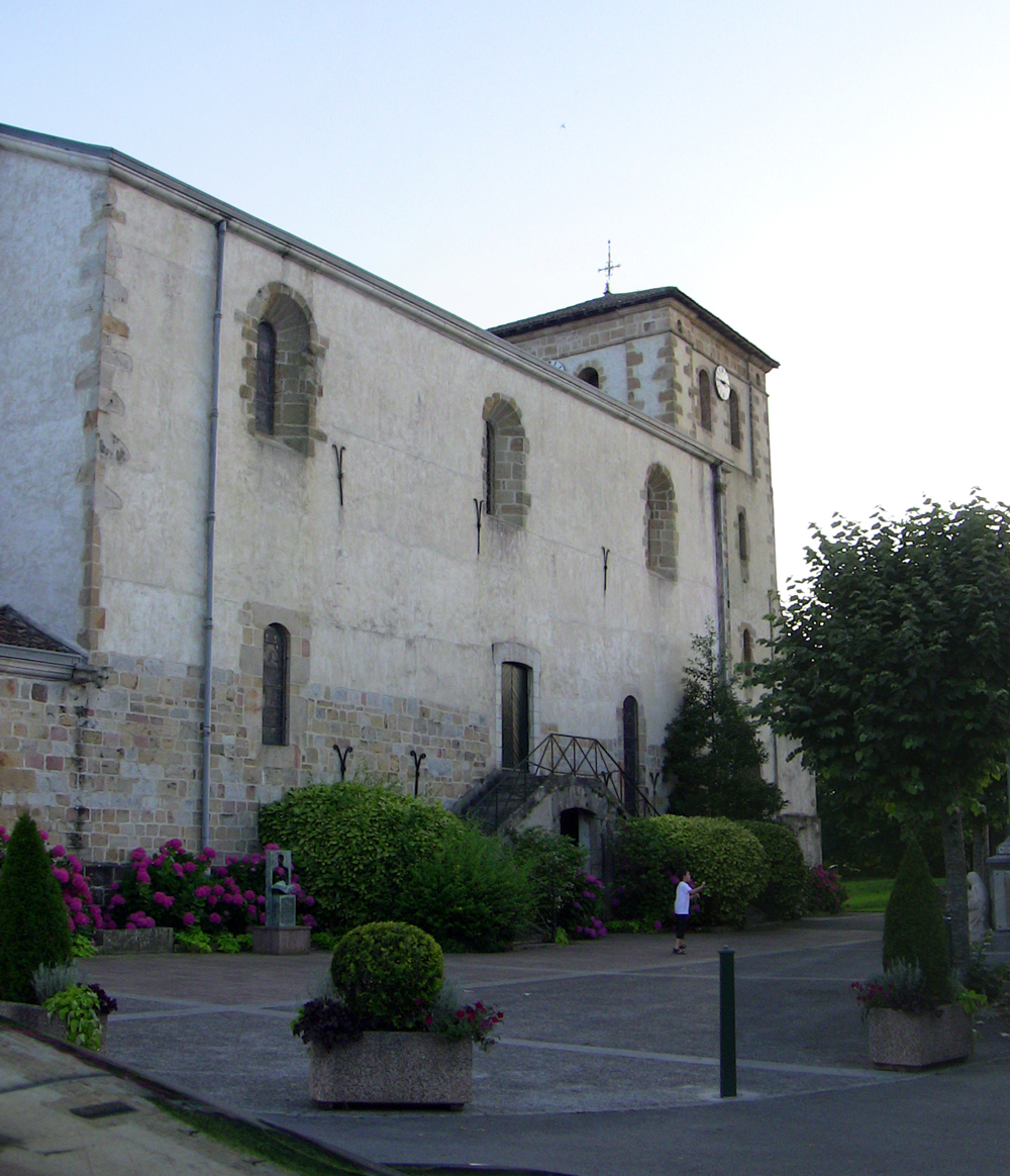 Album des photographies de l'extérieur de l'église bourg de Saint-Pée-sur-Nivelle